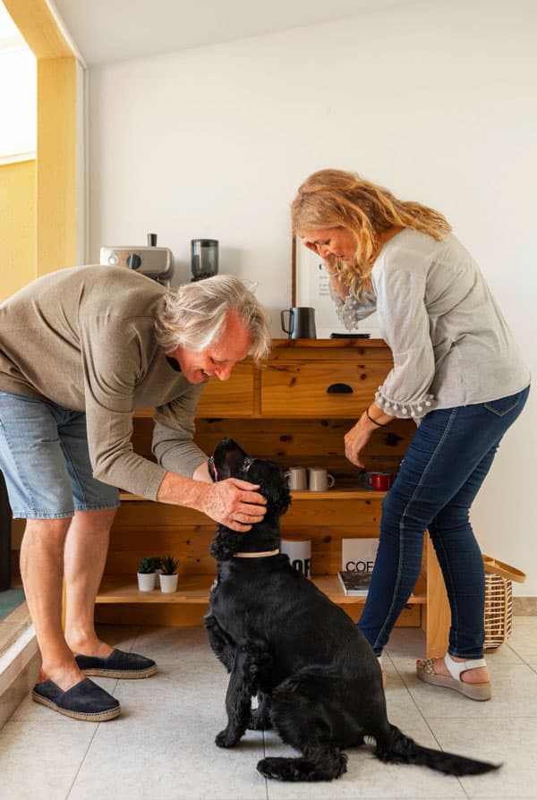Visite à domicile chien noir